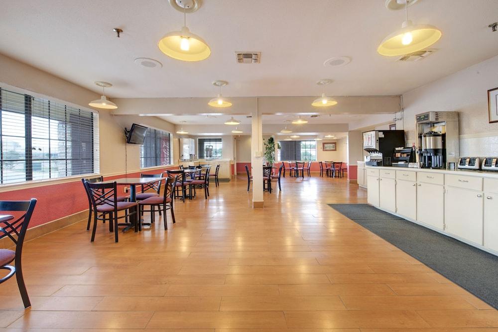 Days Inn By Wyndham College Station University Drive Esterno foto