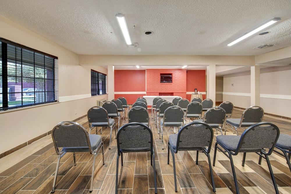 Days Inn By Wyndham College Station University Drive Esterno foto