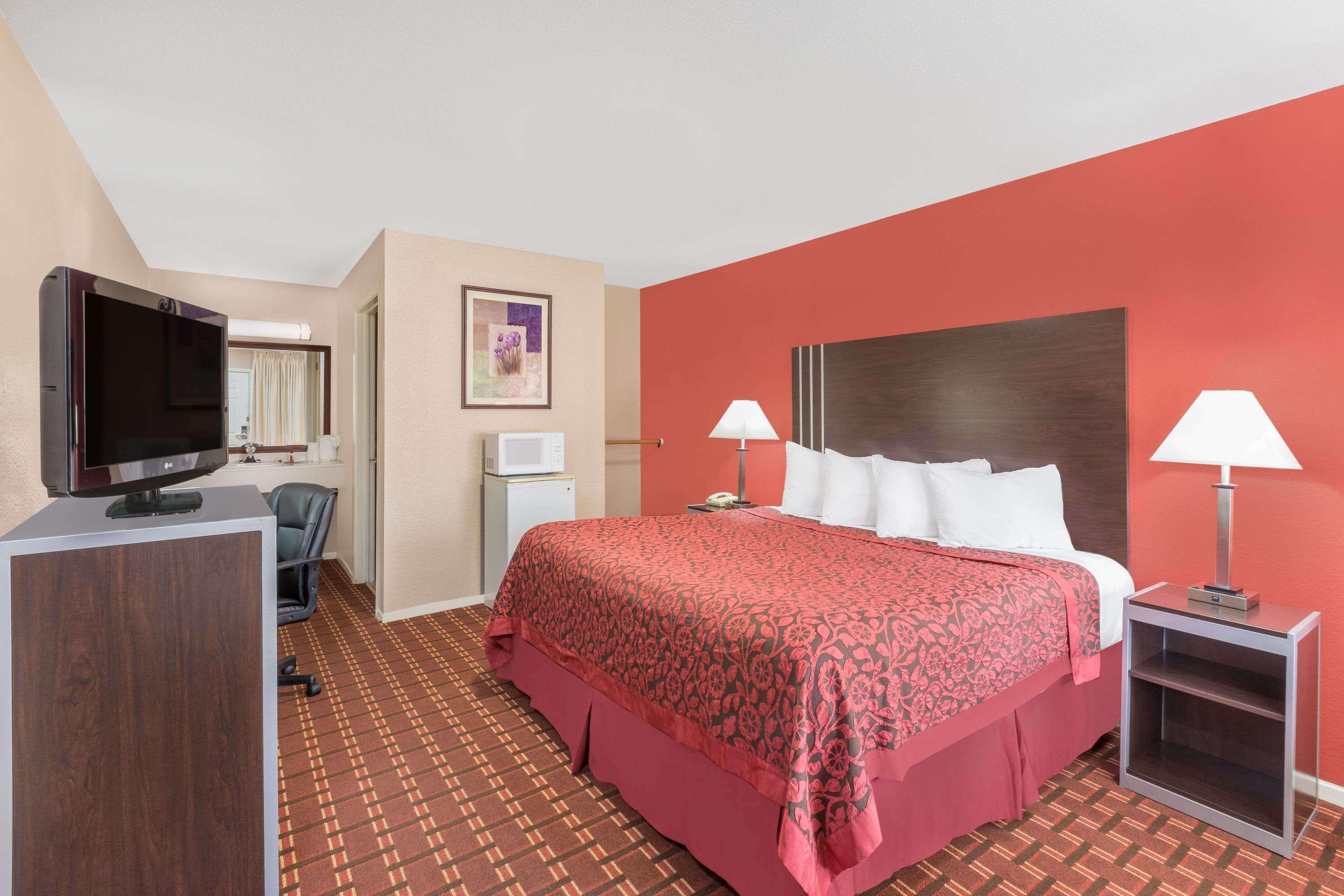 Days Inn By Wyndham College Station University Drive Esterno foto