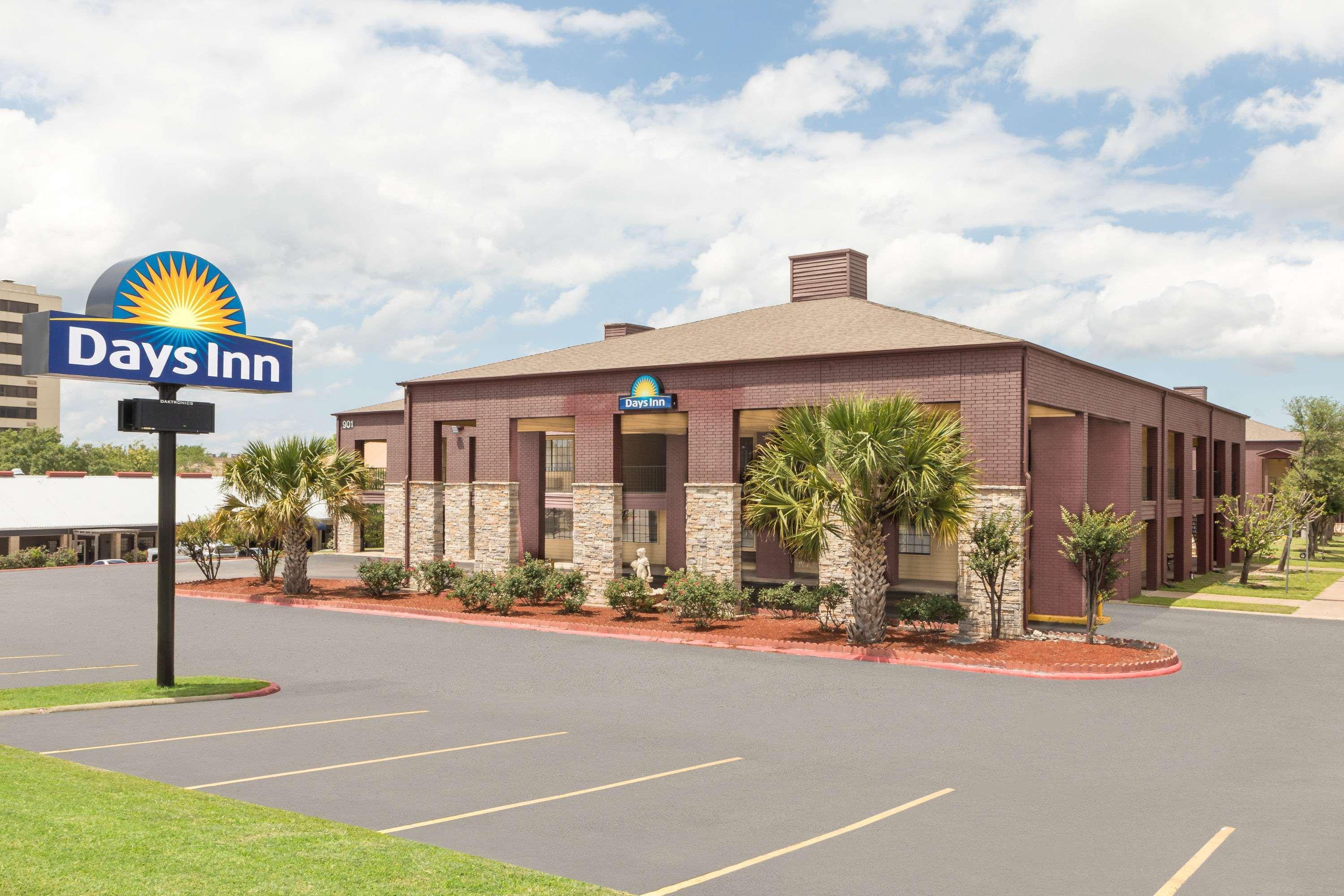 Days Inn By Wyndham College Station University Drive Esterno foto