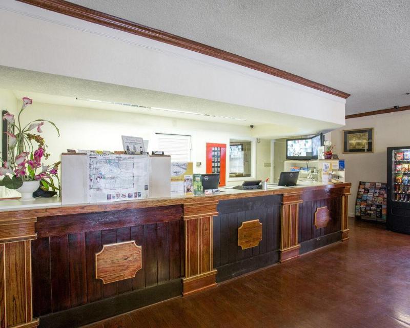 Days Inn By Wyndham College Station University Drive Esterno foto